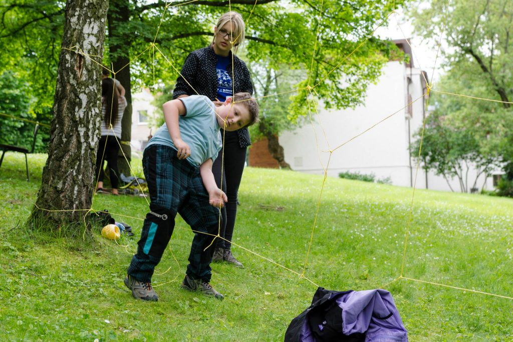 Prolézání pavučinou